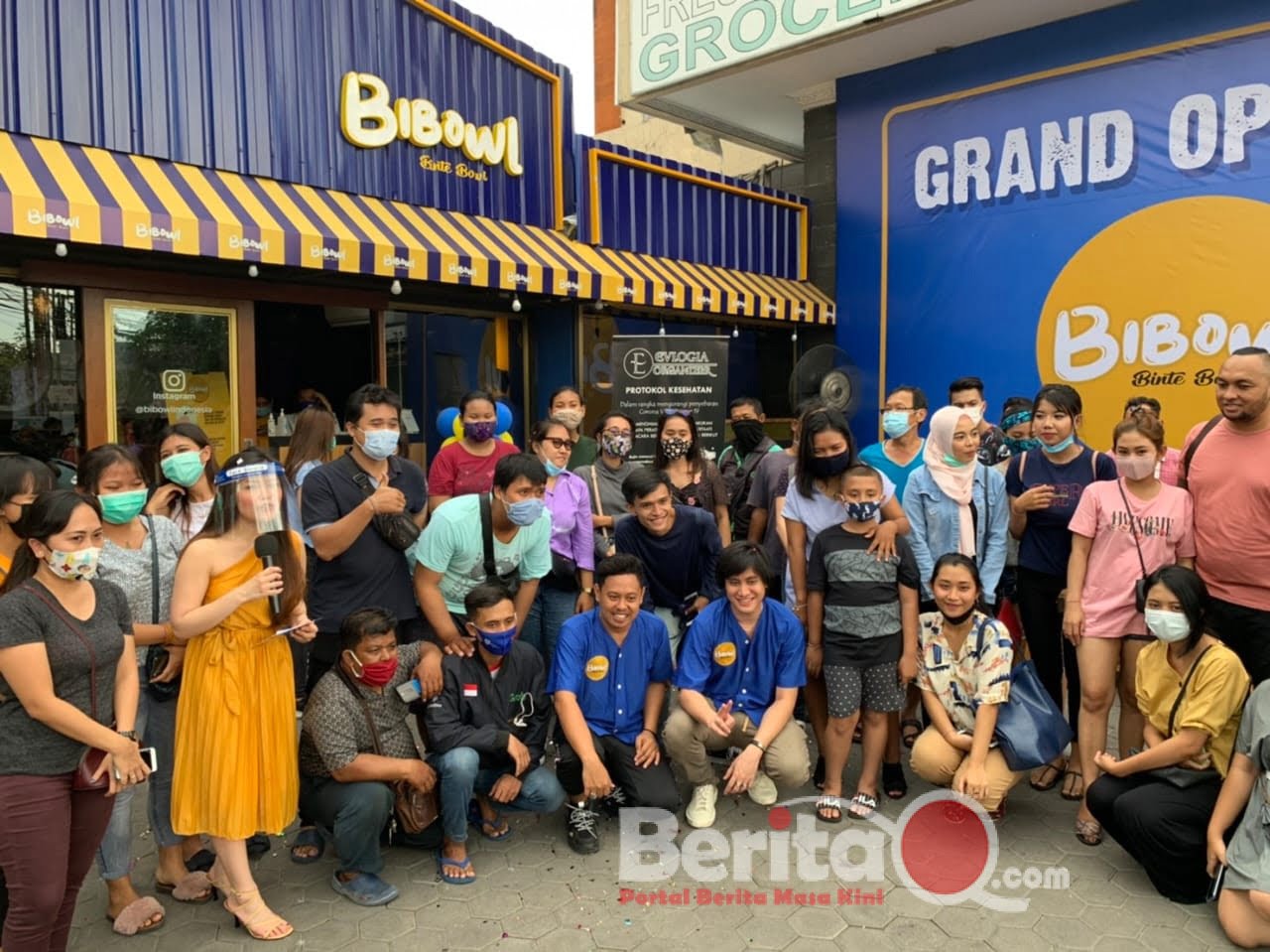 Kevin Aprilio bersama pecinta Kuliner