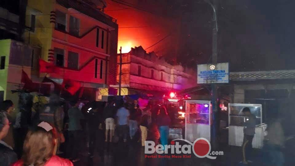 Ket foto: kios yang terbakar di pusat pasar Berastagi.(Dok)