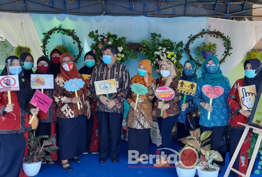 dr. Syaf bersama peserta Bazar