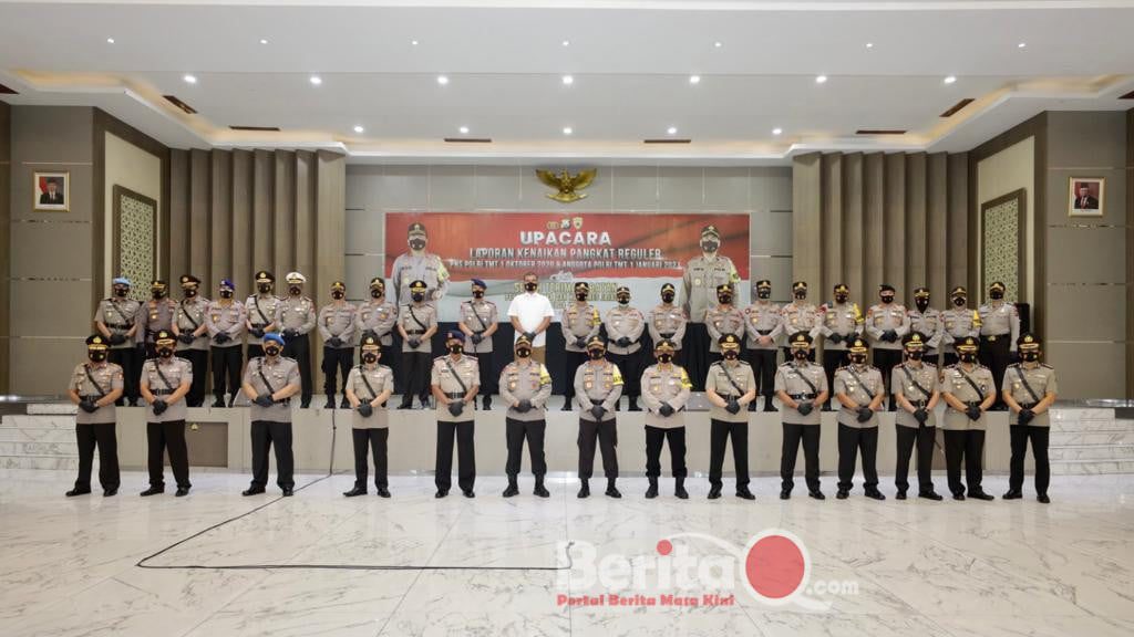 Kapolda Jatim Irjen pol Nico Afinta foto bersama PJU Polda Jatim