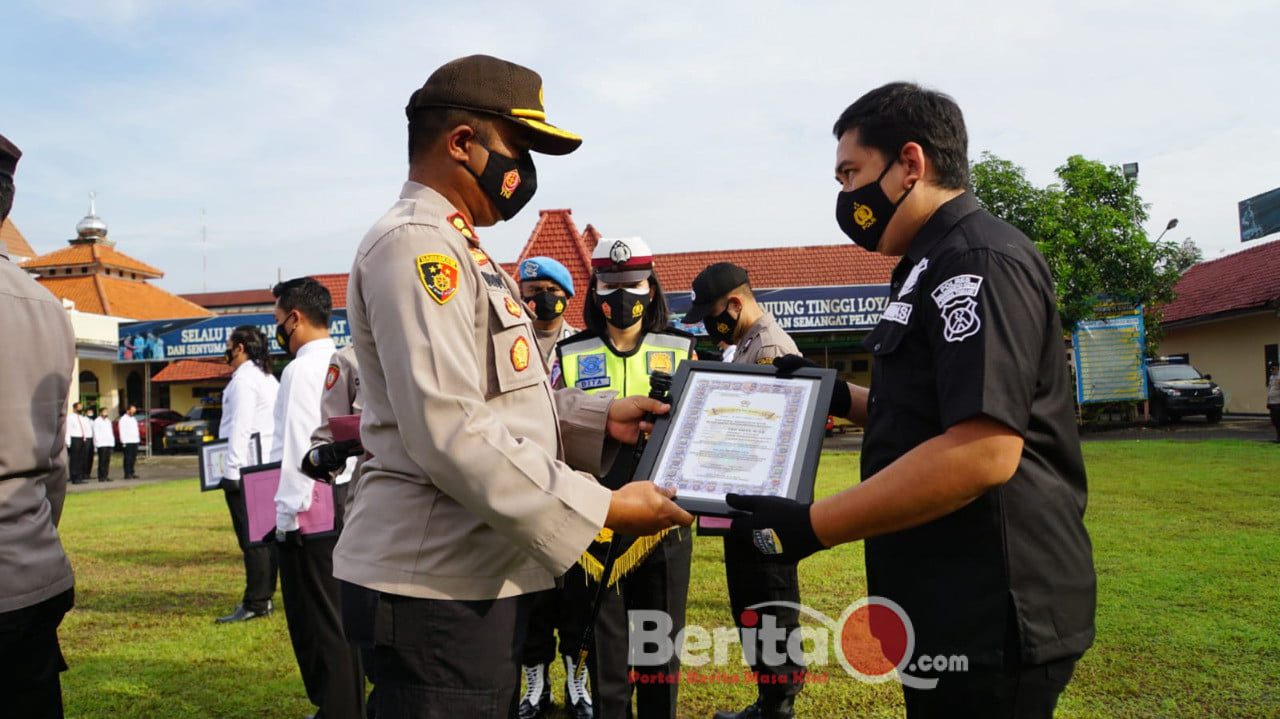 Kapolresta Mojokerto berikan reward pada 23 personil dan staf terkait ungkap kasus