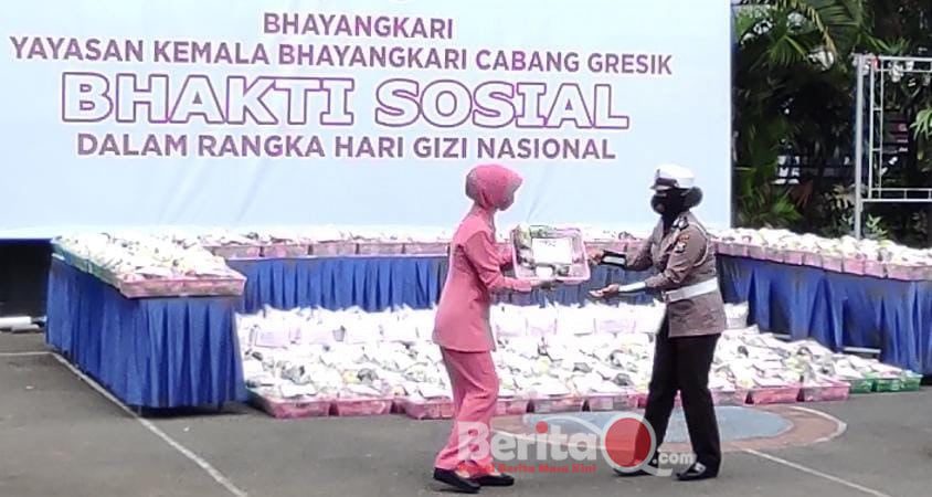 Bhayangkari cabang Gresik laksanakan Bhakti Sosial dengan berbagi sembako ke panti asuhan