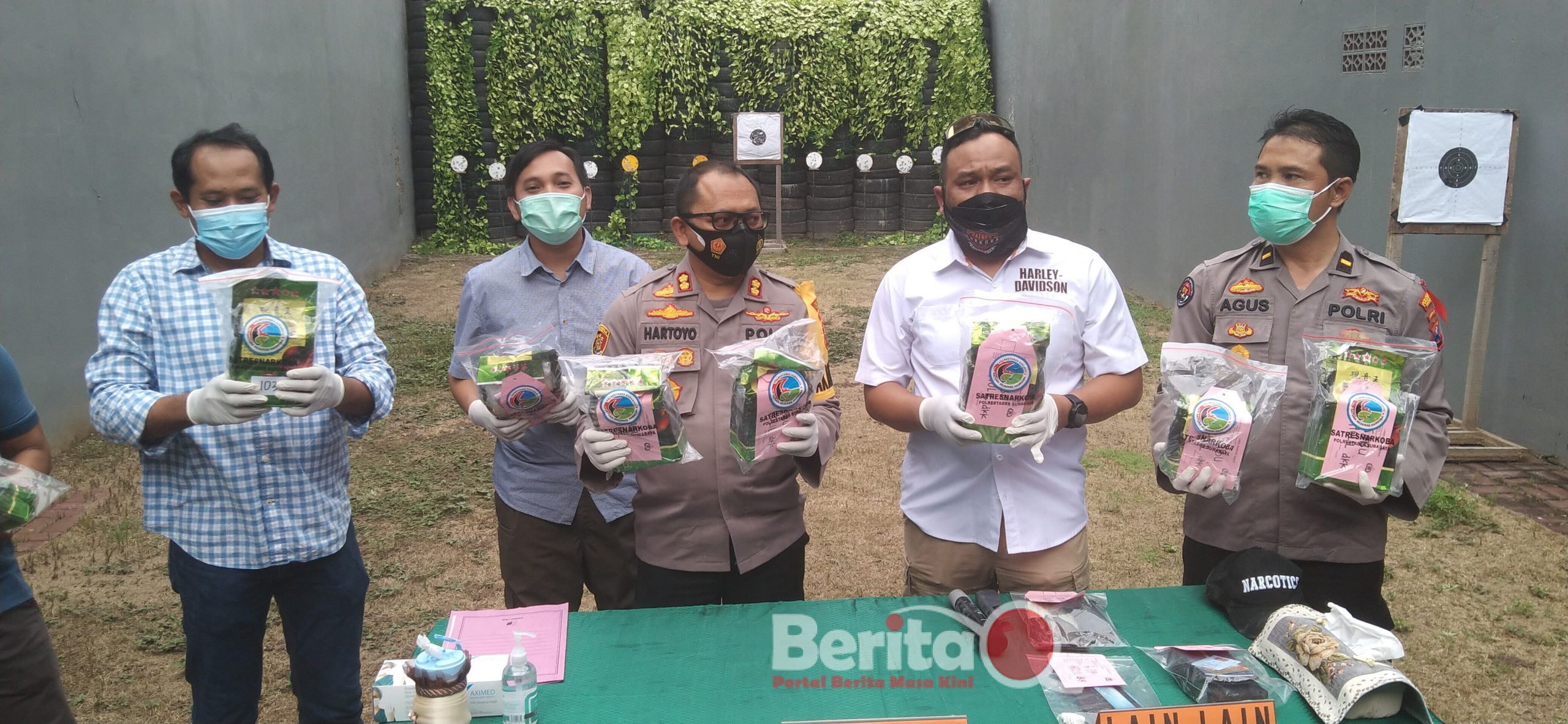 Kasat Reskoba Polrestabes Surabaya AKBP Memo Ardian di dampingi Wakapolrestabes AKBP Hartoyo