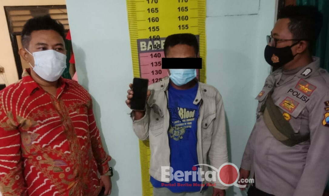 Tersangka A diamankan beserta barang bukti di Mapolsek Kedamean