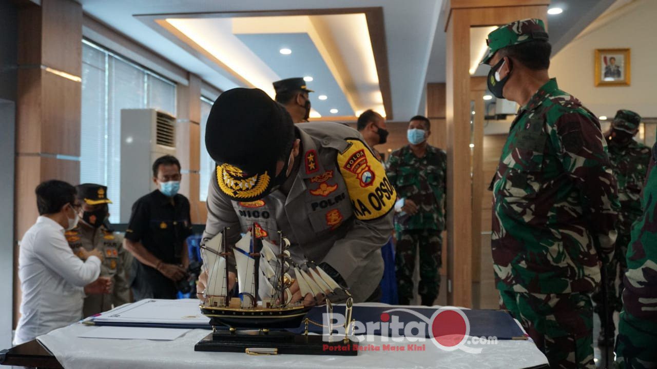 Kapolda Jatim Irjen Pol Dr Nico Afinta silaturahmi dan bersinergi dengan Pangkoarmada ll