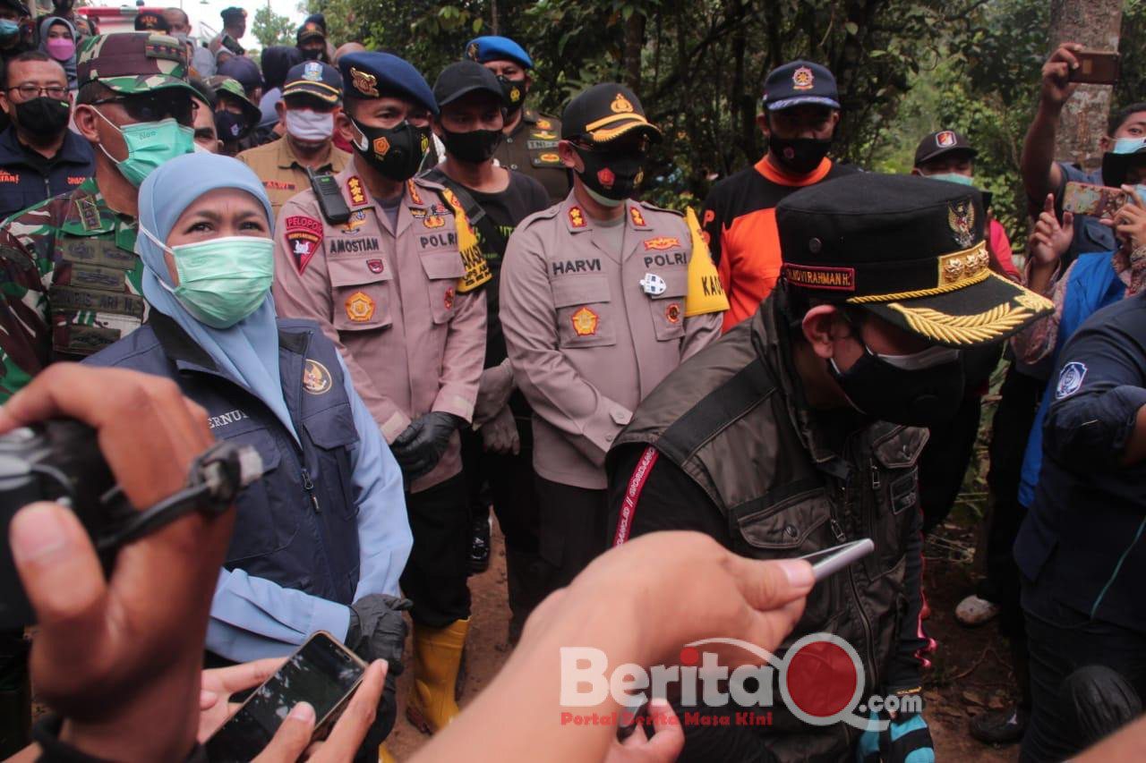 Dansat Brimob Polda Jatim beri bantuan korban banjir dan tanah longsor