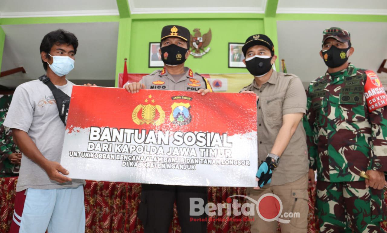 Kapolda Jatim Irjen Pol Dr Nico Afinta berikan Bansos ke Desa Ngetos Nganjuk yang tertimpa bencana longsor dan banjir