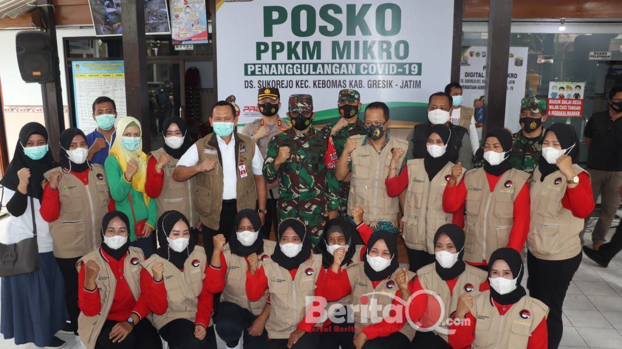 Pangdam, Kapolres Gresik beserta anggota posko PPKM Mikro