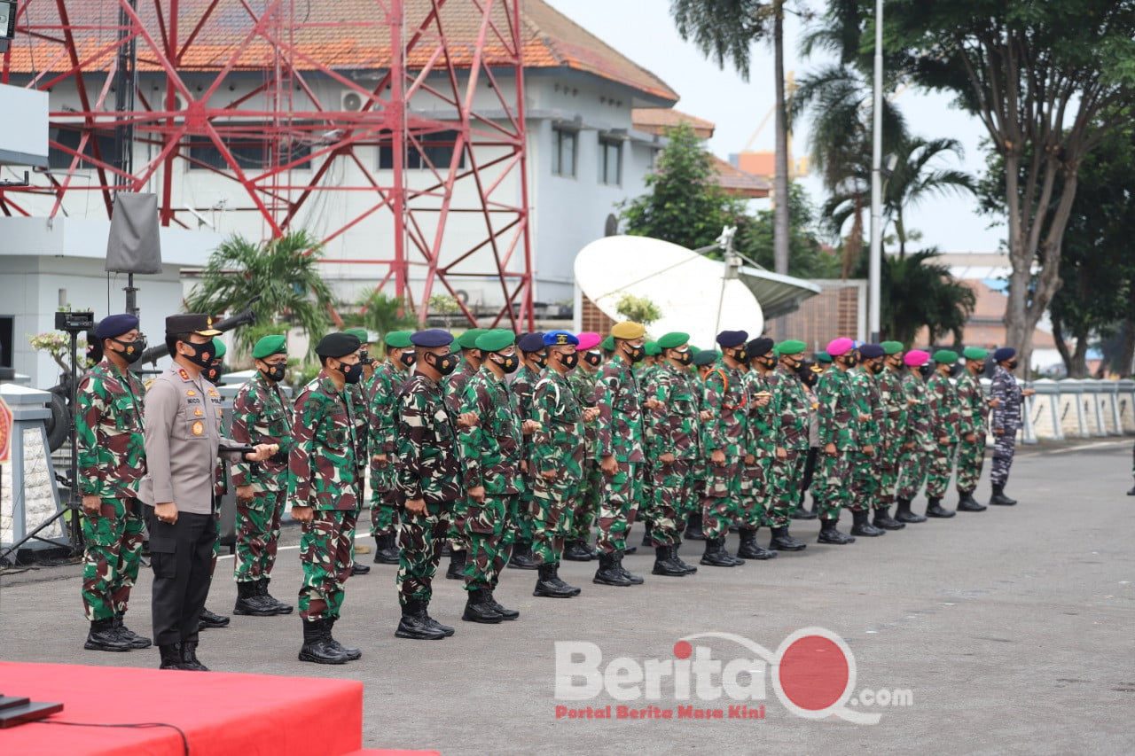 Kapolda Jatim Irjen Pol Dr Nico Afinta hadiri upacara pemberangkatan pasukan penjaga perbatasan