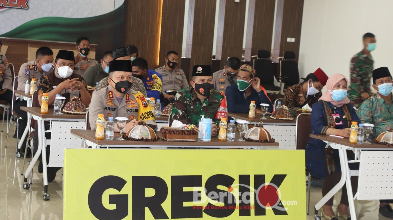 Kapolres Gresik hadir di vidcon Pencanangan Santri Bermasker