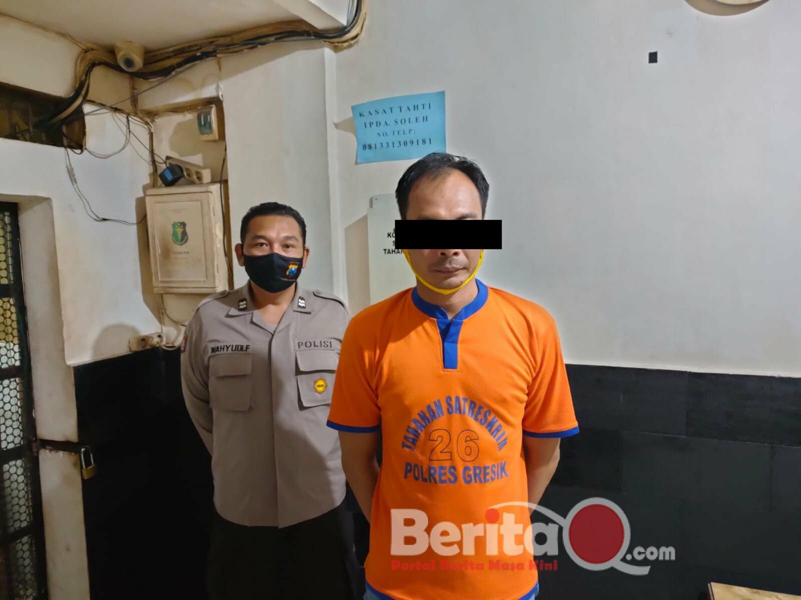 Tersangka FS diamankan Satresnarkoba Polres Gresik beserta barang bukti