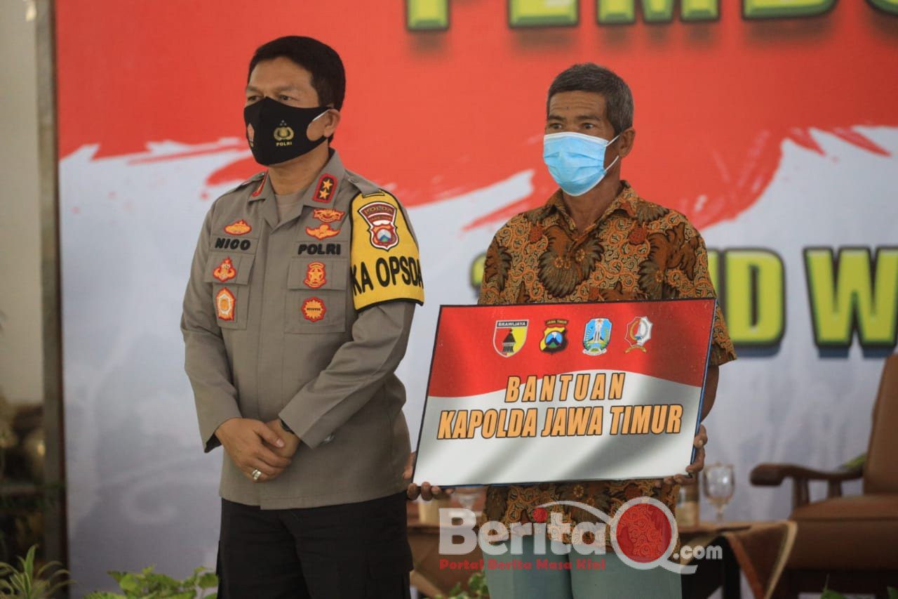 Kapolda Jatim Irjen Pol Dr Nico Afinta berikan bantuan saat pembukaan TMMD di Bojonegoro