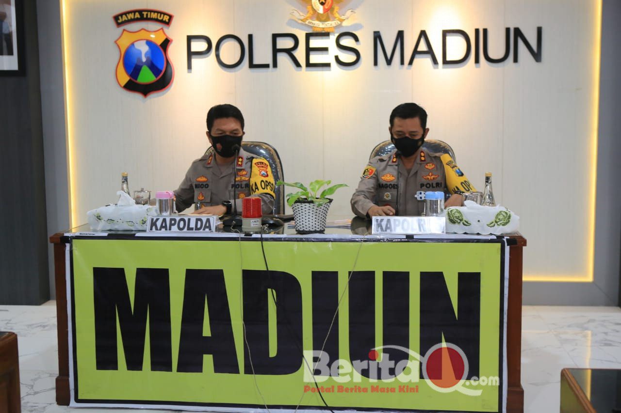 Kapolda Jatim Irjen Pol Dr Nico Afinta sedang berikan arahan pada anggota di Polres Madiun