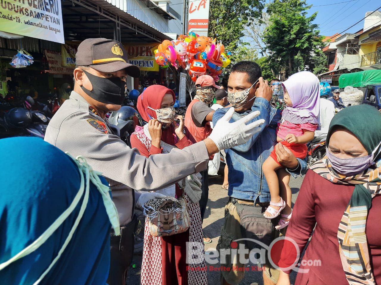 Polsek Duduksampean sosialisasi di Pasar Rakyat