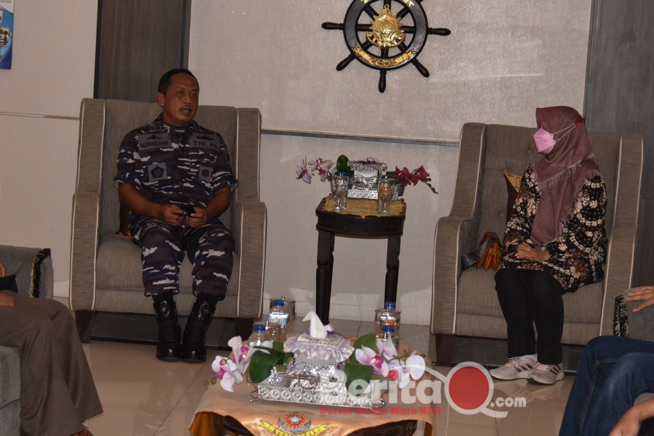 Dankodiklatal Laksamana Madya TNI Nurhidayat saat menerima kunjungan Tim Purbakala