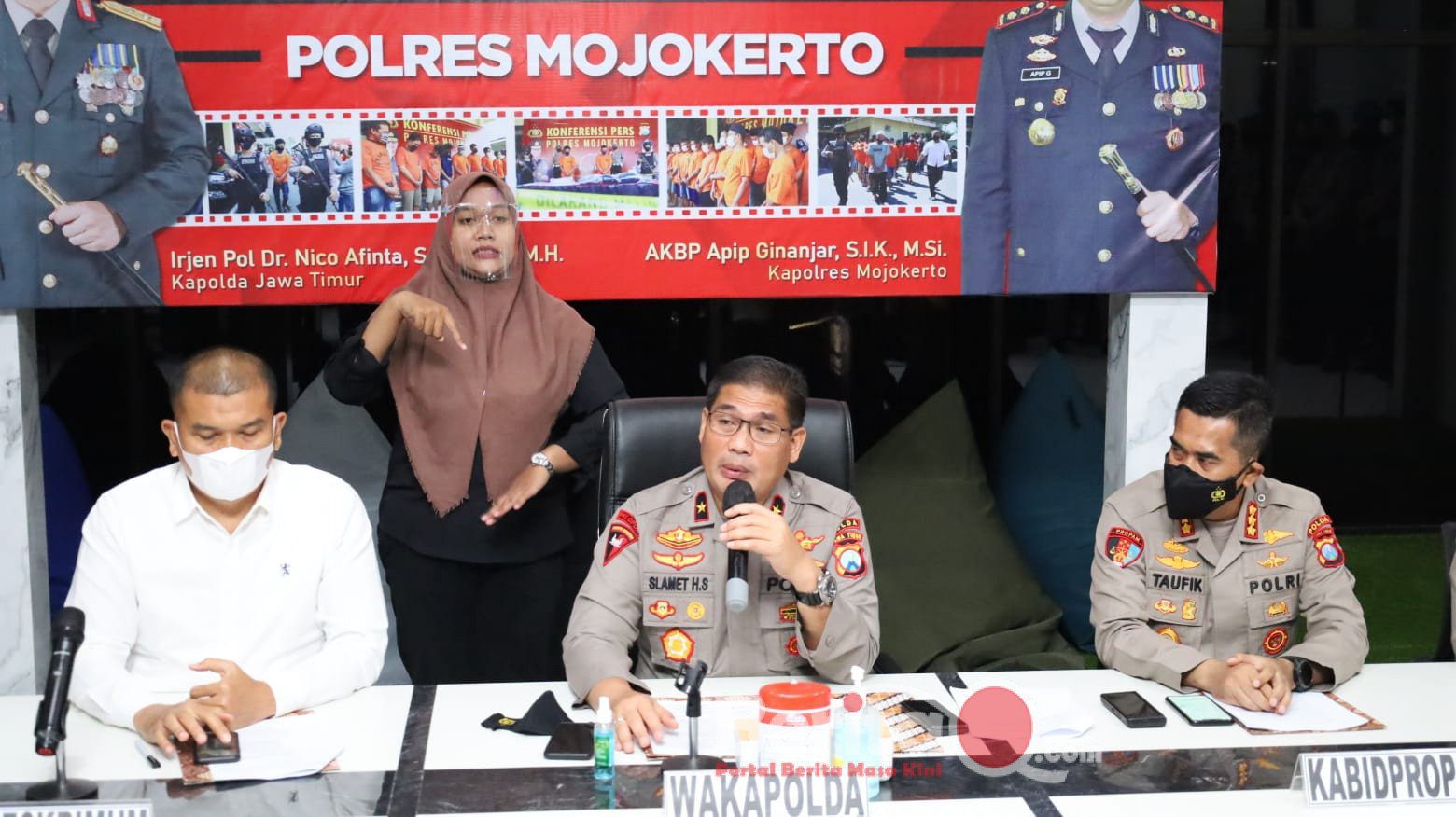 Wakapolda Jatim Brigjen Pol Slamet HS saat ungkap kasus kematian mahasiswi Mojokerto