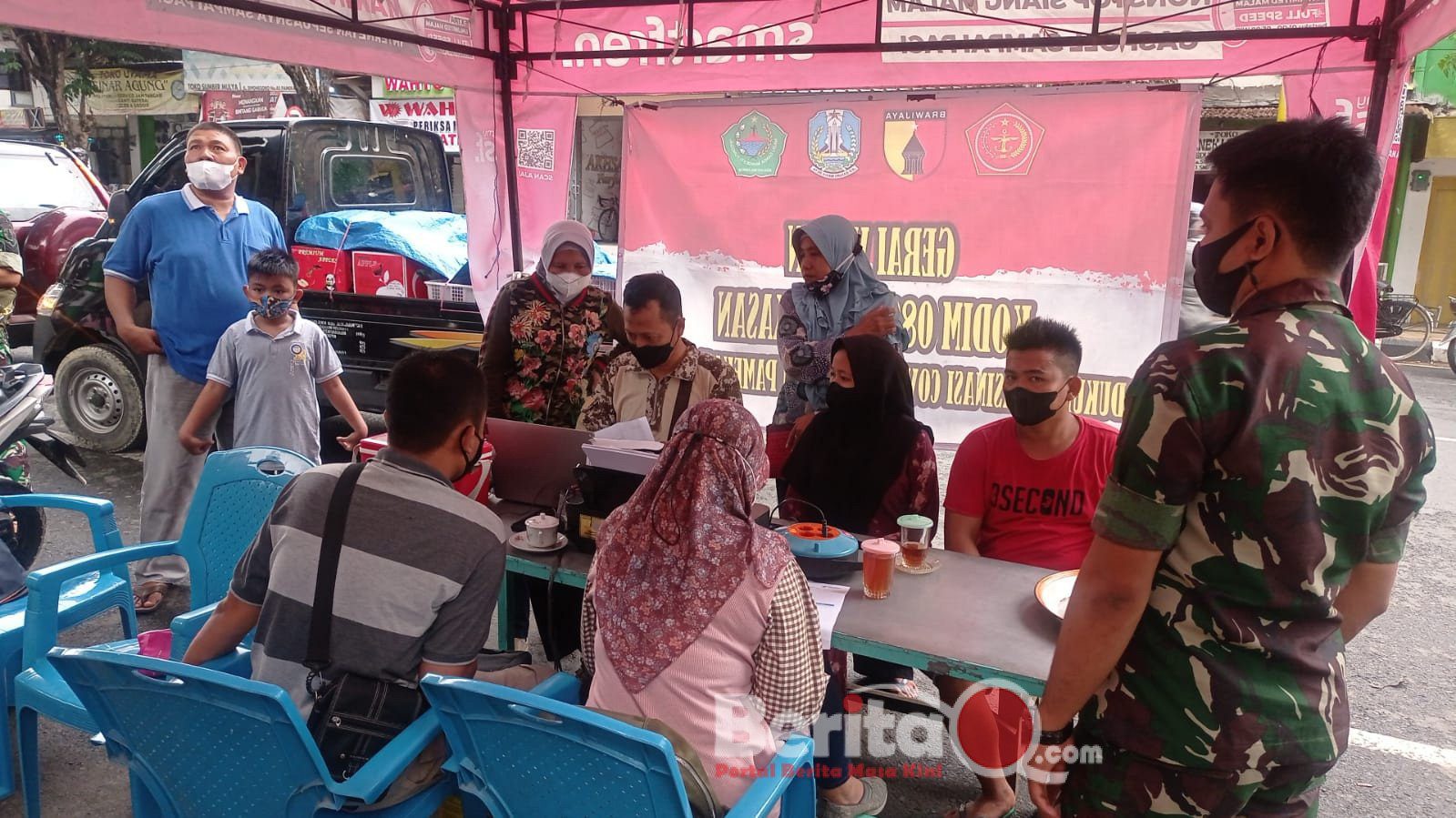 Kodim 0826 Pamekasan gelar vaksin di pasar