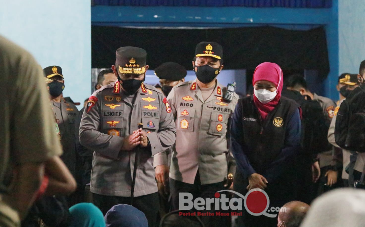 Kapolda Jatim Irjen Pol Dr Nico Afinta dan Gubernur Jatim Khofifah Indar Parawansa dampingi Kapolri Jenderal Listyo Sigit Prabowo saat tinjau lokasi Erupsi Gunung Semeru