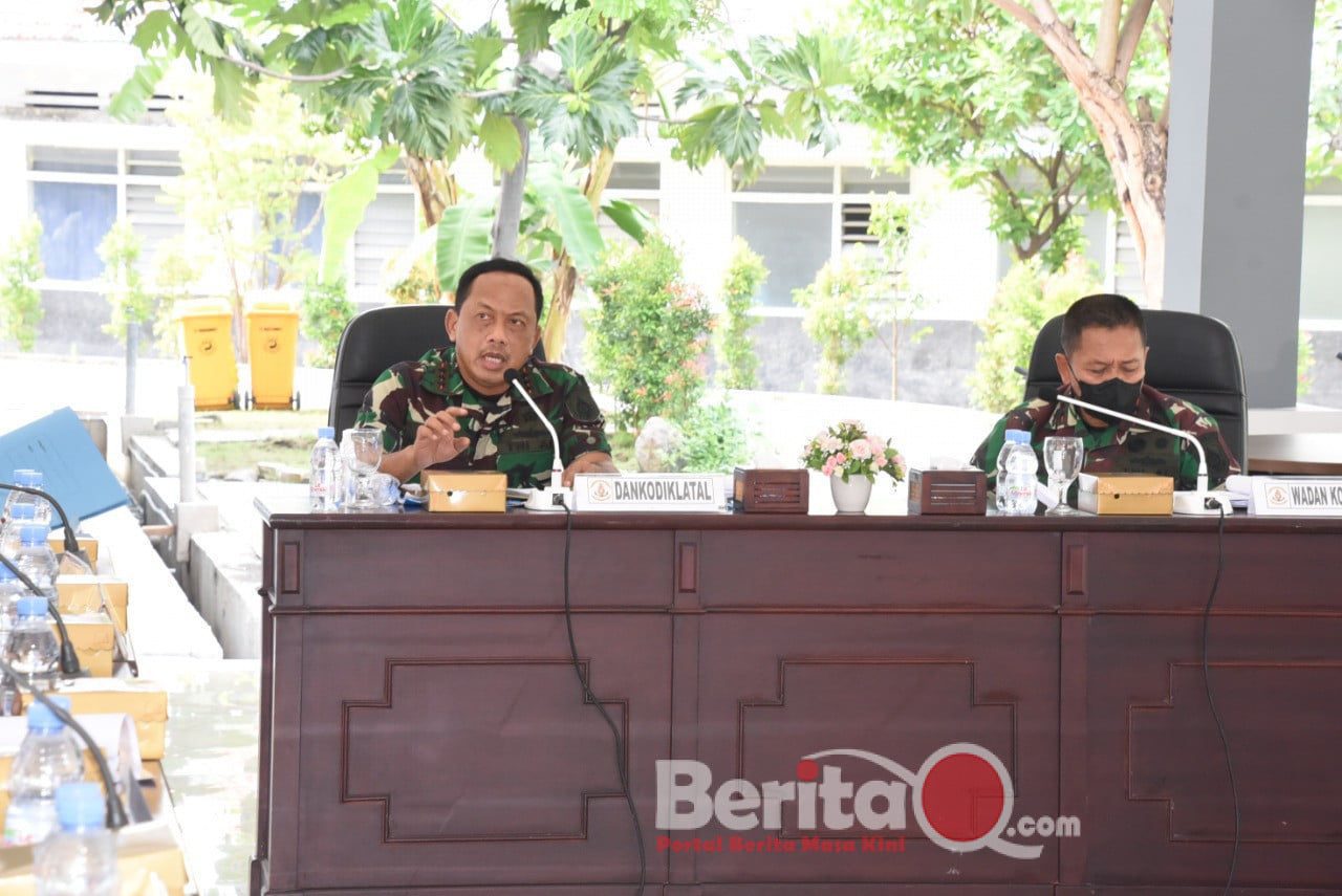 Dankodiklatal dan PJU saat terima paparan rencana giat lattek siswa di 3 Pusdik