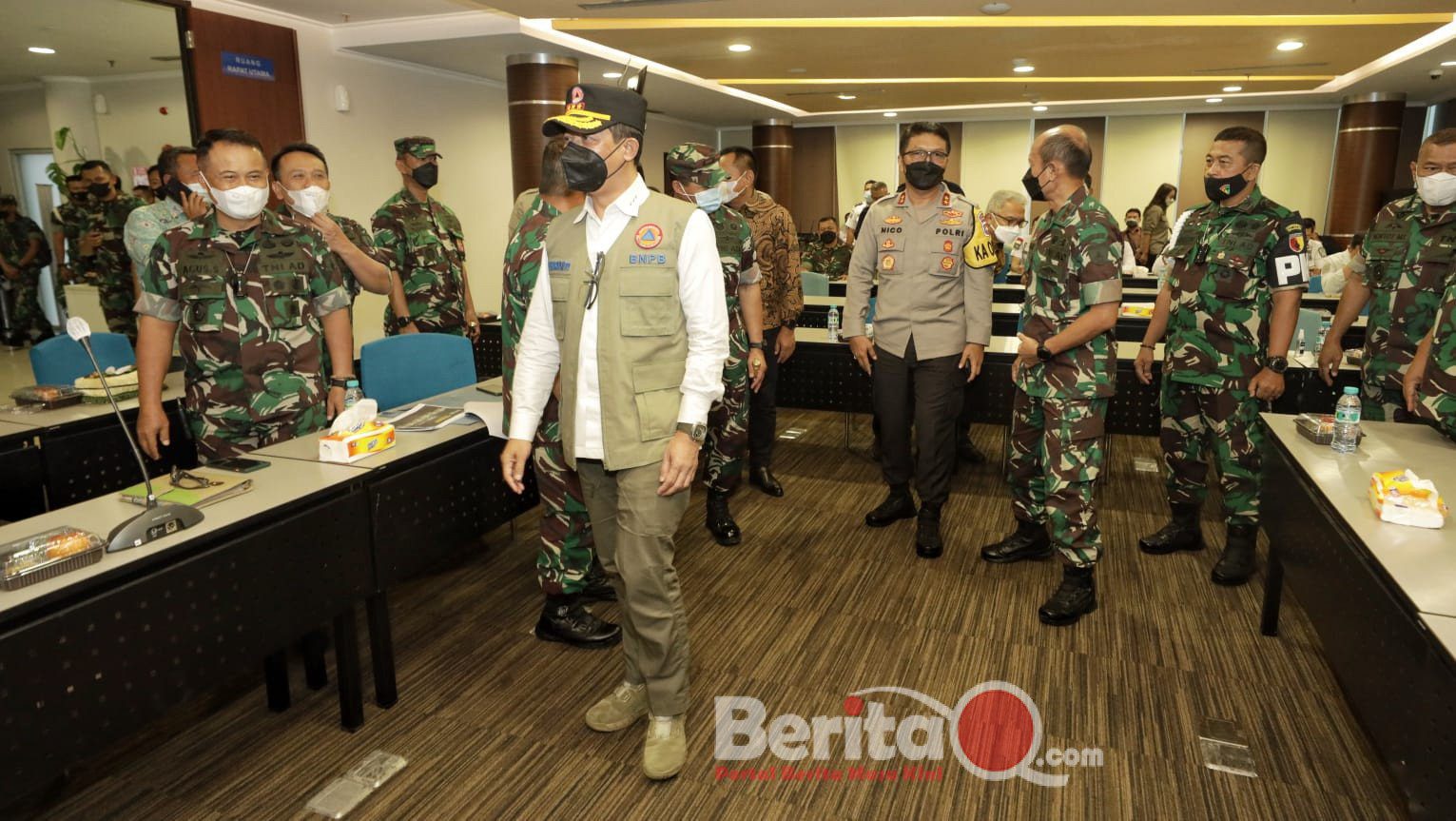 Forkopimda Jatim dan Kepala BNPB Rakor Kesiapan Penanganan Pelaku Perjalanan Luar Negeri di Bandara Juanda