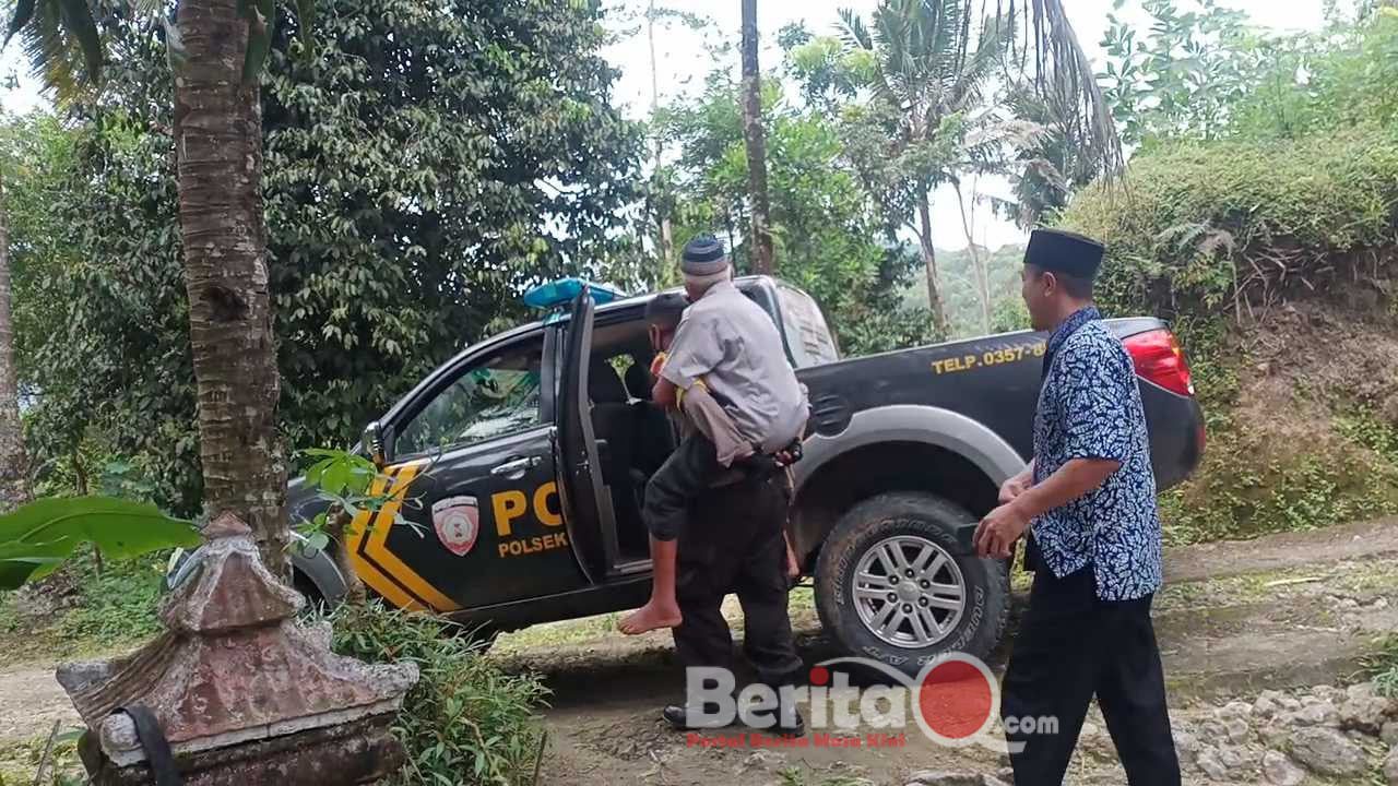 Pasukan Langit Pacitan gelar Vaksin lansia Door to Door terbas jalan licin