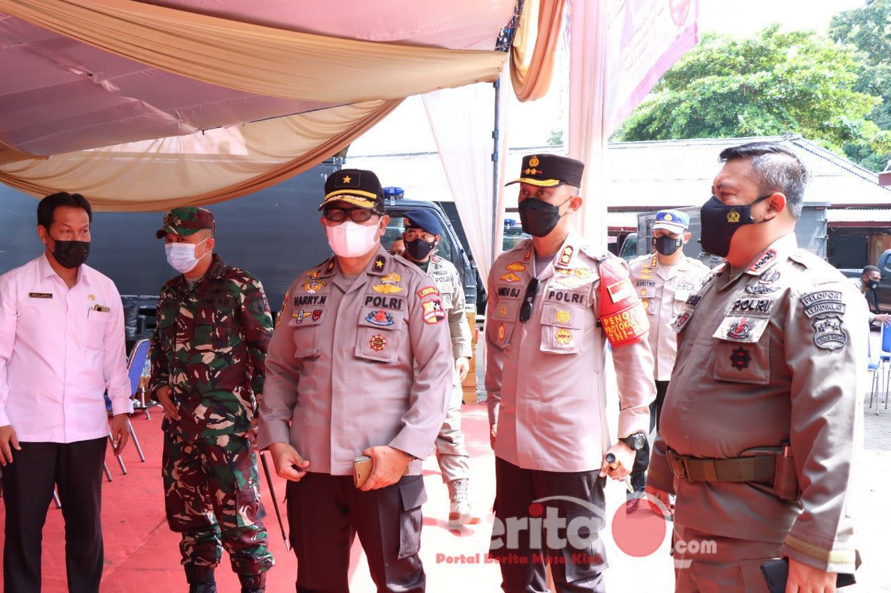 Kapolres Situbondo AKBP Dr. Andi Sonjaya dan Forkopimda dampingi Ketua Tim Supervisi Lemdiklat Polri Brigjen Pol Harry Hartanto Afwan, Kapusdik Korps Brimob Kombespol Heri Sulosmono, Wadanpas Gegana Kombespol Arif Budiman, Danmentarsis Kalemdiklat Polri Kombespol Guritno