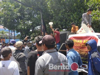 Jenderal Lapangan bung Andi saat menyampaikan orasinya