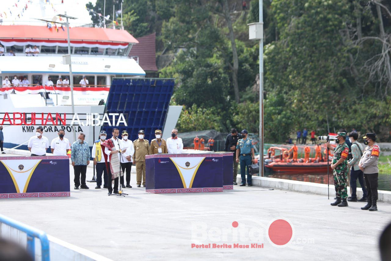 Foto : Jokowi saat di pelabuhan Ajibata/ist