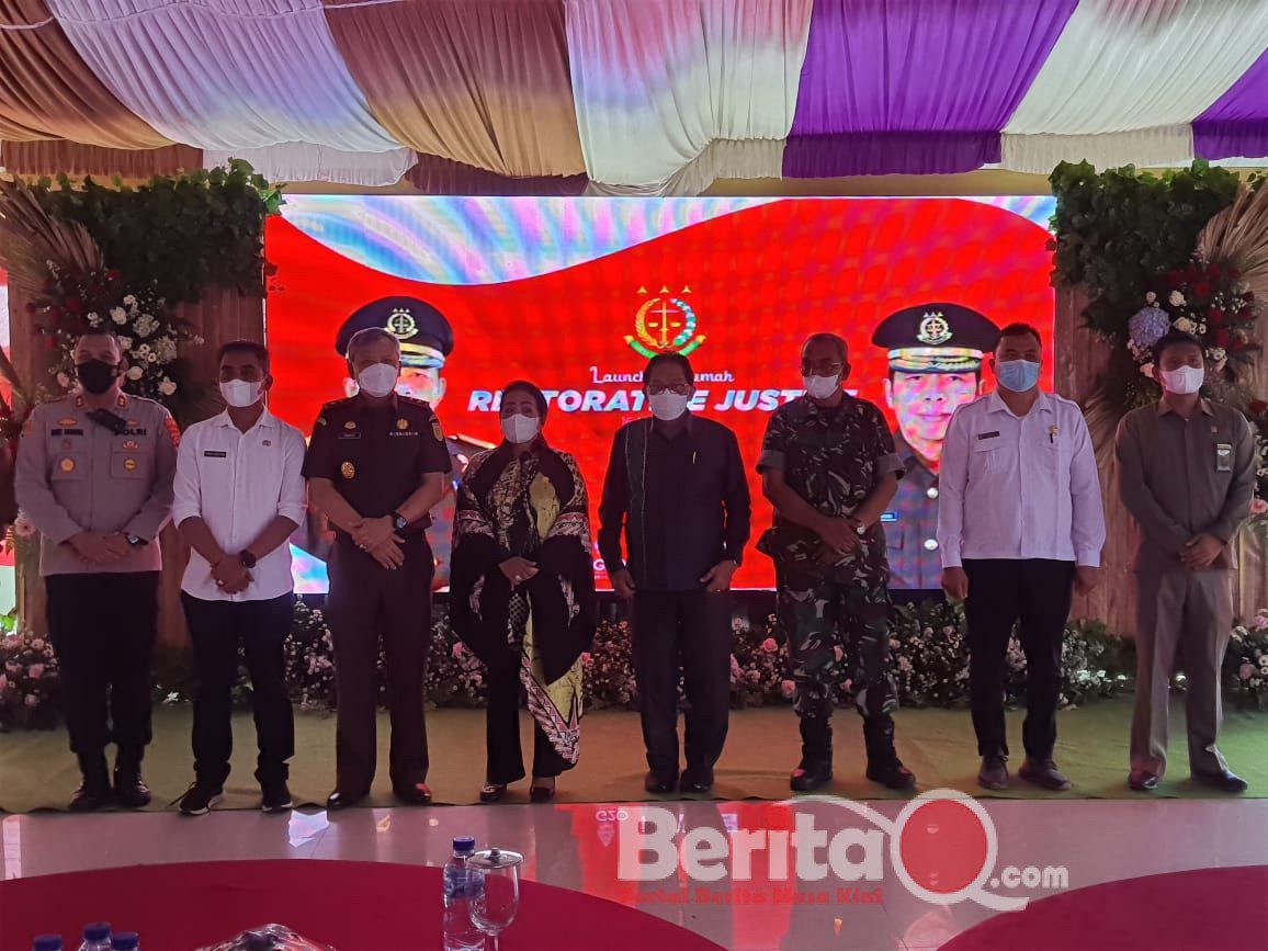 Ket foto : wakil Bupati Karo saat berfoto bersama (ist)