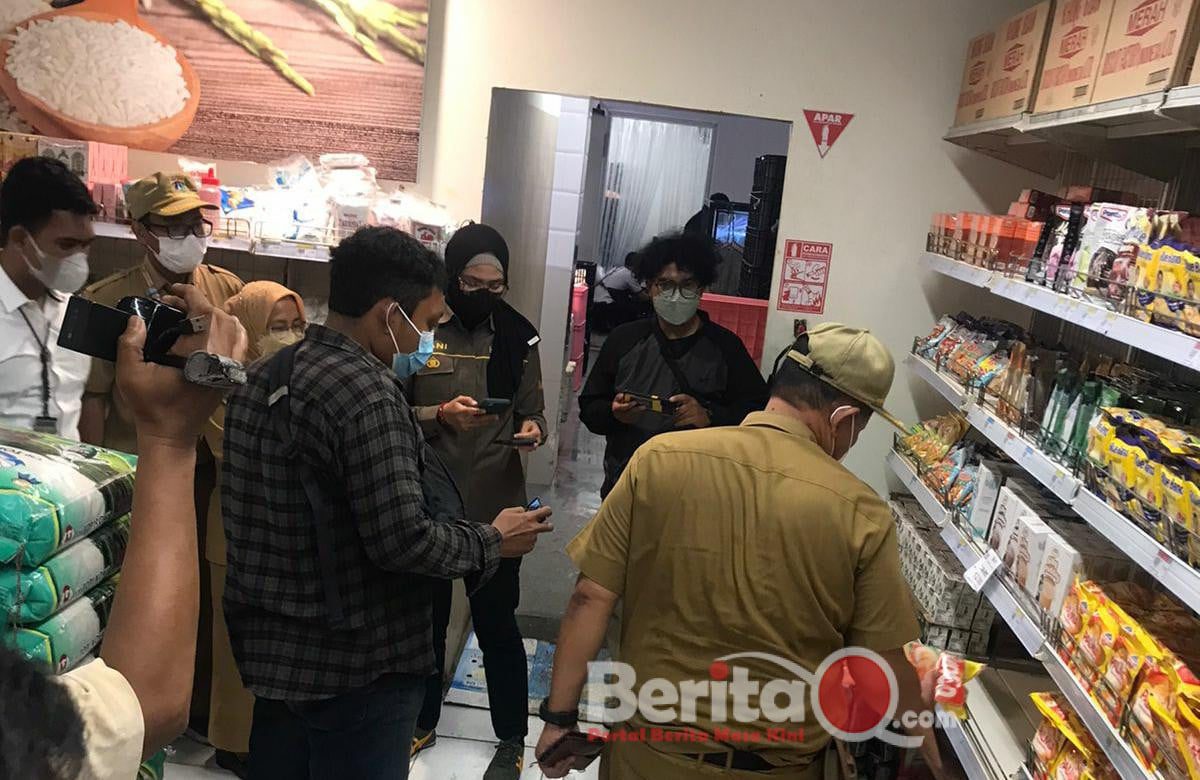 Tindak Lanjuti Perintah Kapolri, Polres Metro Jakarta Timur Lakukan Pengecekan Ketersediaan Minyak Goreng di Toko Swalayan