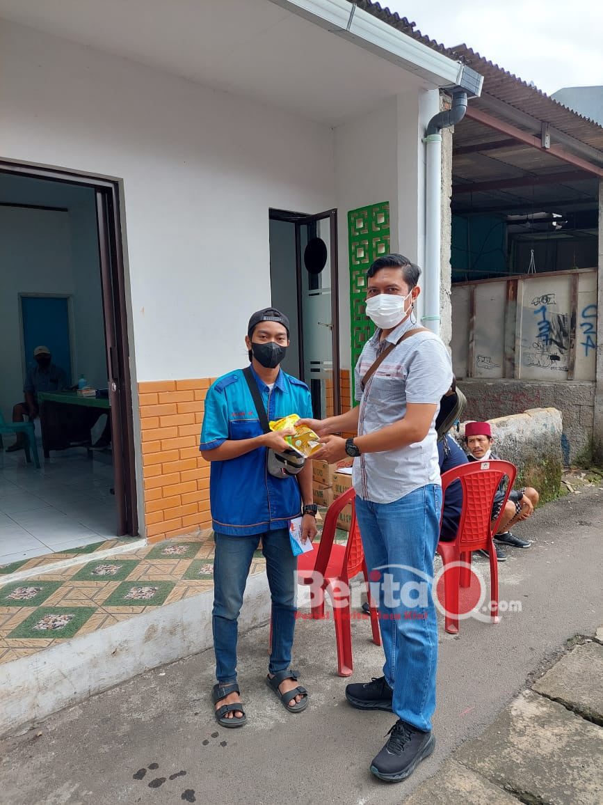 Satresnarkoba Polres Metro Jakarta Timur Dirikan Gerai Vaksinasi Anak, Lansia, Vaksinasi Lanjutan (Booster) dan Bagikan Minyak Goreng