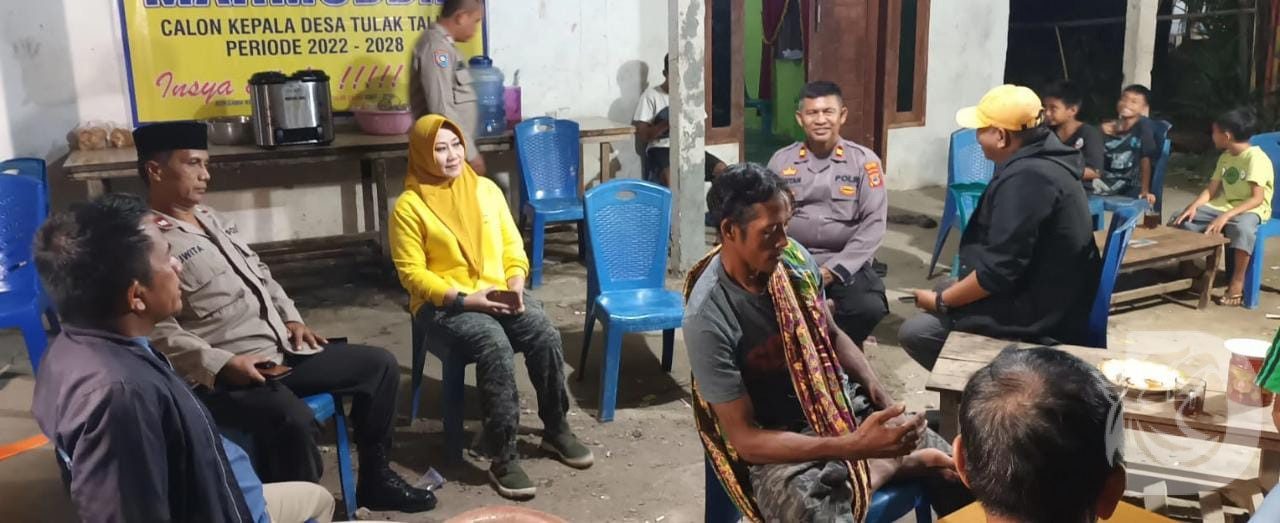 Kapolsek Sabbang IPTU Gustan dan Camat Sabbang (baju kuning) Sitti Kidar patroli H1 POLKADES di Desa Tulak Tallu