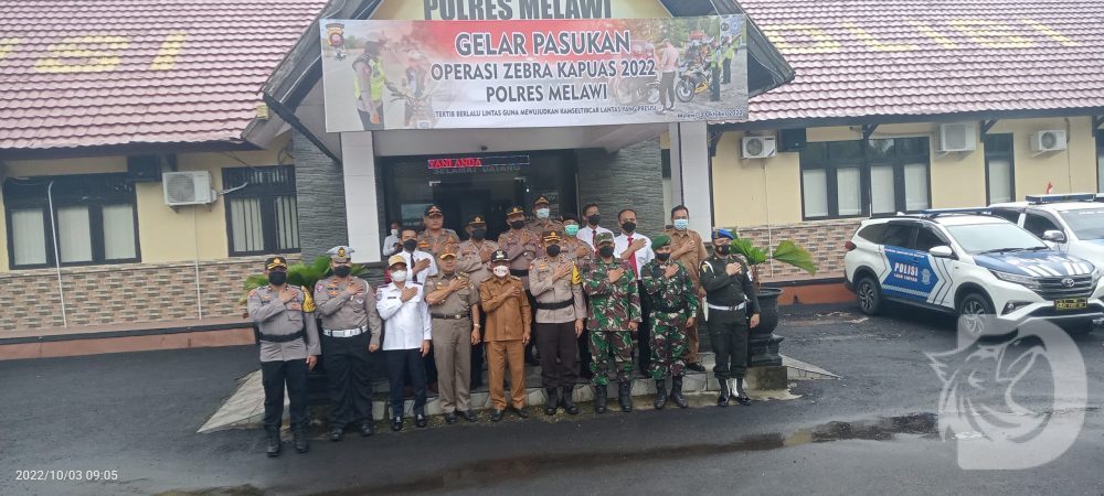 Poto bersama: Wakil Bupati Melawi, Kluisen hadiri apel gelar pasukan Operasi Zebra Tahun 2022 di Halaman Mapolres Melawi