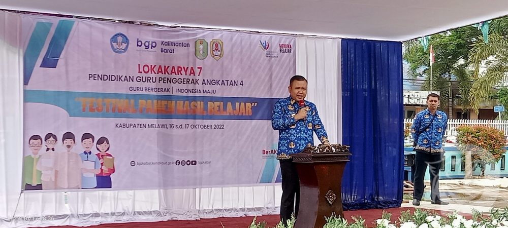 Bupati H. Dadi saat membuka acara lokakarya 7 angkatan 4 di SMPN 1 Nanga Pinoh (Foto/DNID)