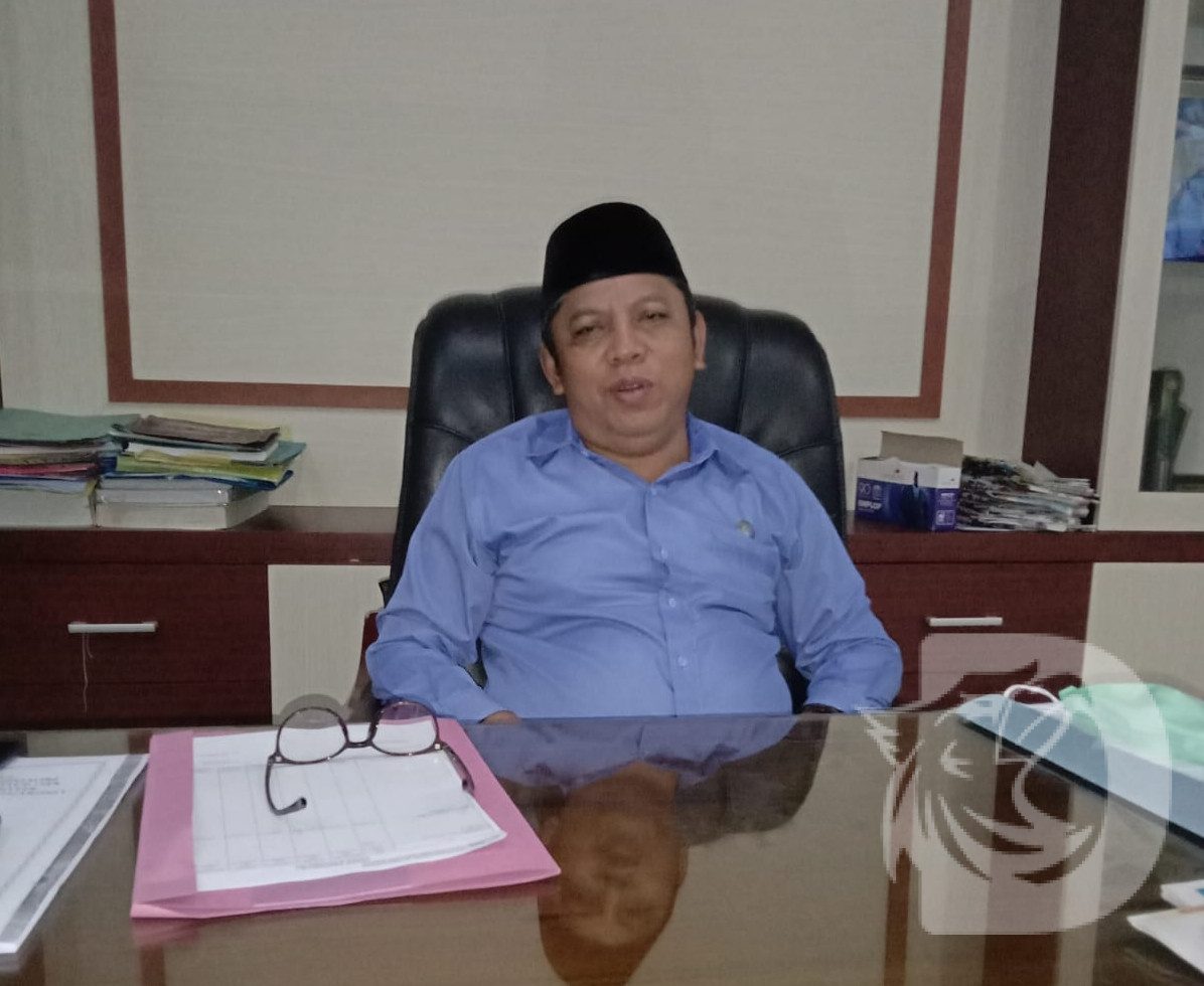 Foto : Direktur PDAM Tirta Manakarra, Muhammad Nur, SE saat dikonfirmasi di ruang kerjanya 