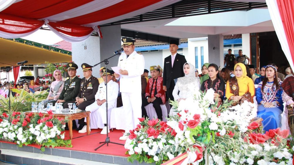 Bupati Melawi, H. Dadi Sunarya UY pimpin apel di Hari Ulang Tahun (HUT) Kabupaten Melawi ke-19 Tahun 2022 (foto dok/ist)