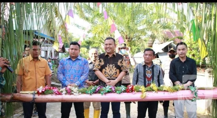 Pemkab) Melawi mengawali perayaan Natal tahun 2022 dengan menyelenggarakan kegiatan safari Natal di Gereja Katolik Desa Bina Jaya, Kecamatan Pinoh Selatan (Foto, dok-hms)