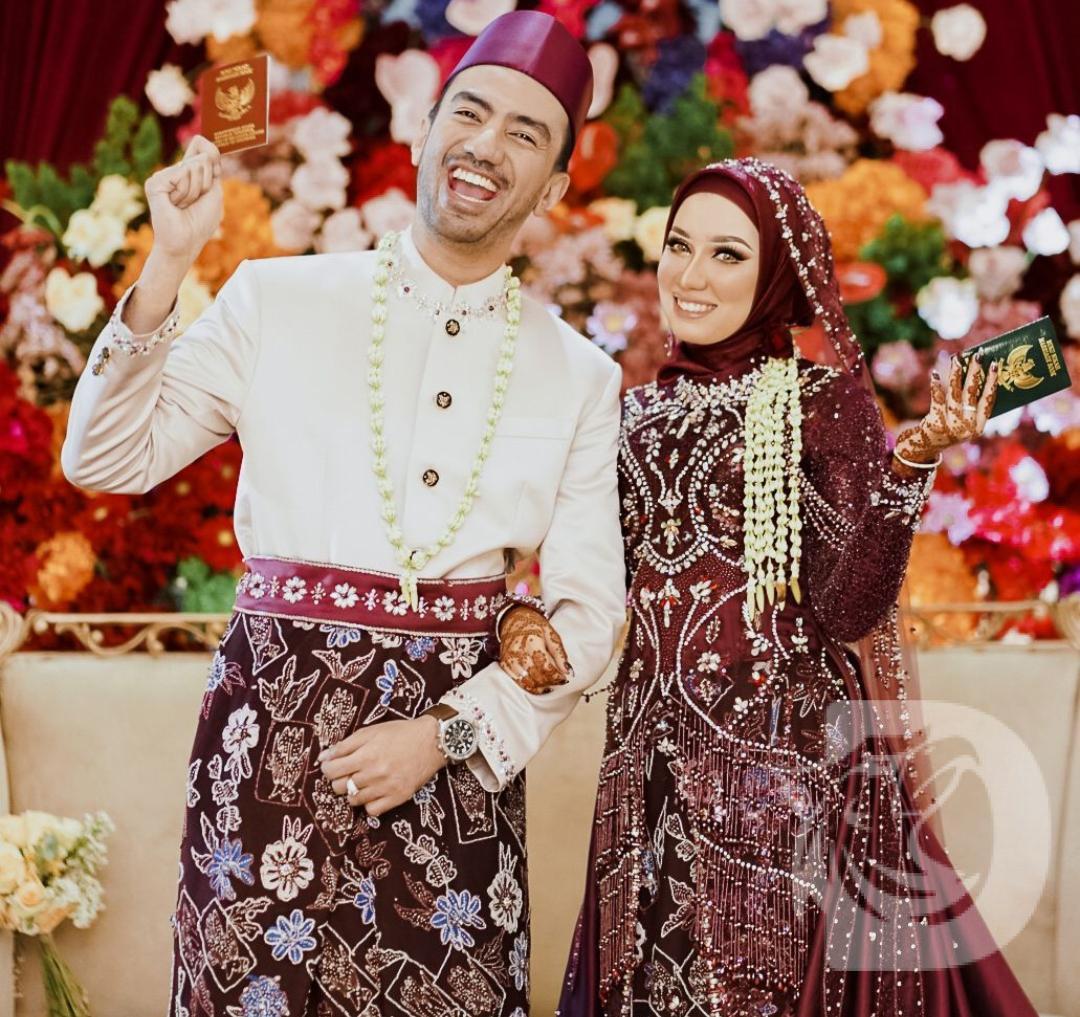 Busana Nikah Reza dan Amira rancangan dari Desainer Ayu Wulan