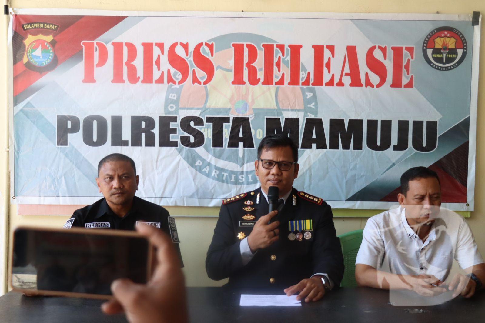 Kapolresta Mamuju saat memberikan keterangan dalam konferensi pers 