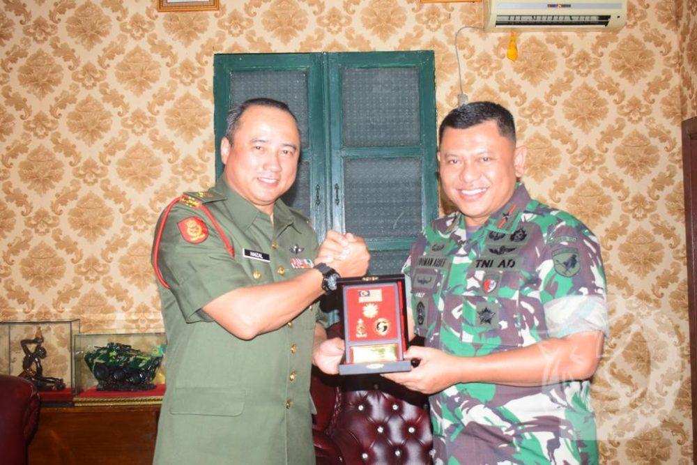 Danrem 121/Abw Brigjen TNI Luqman Arief menerima kunjungan Ketua Pegawai Perhubungan TDM Letnan Kolonel Haizal bin Mohamed Ariffin