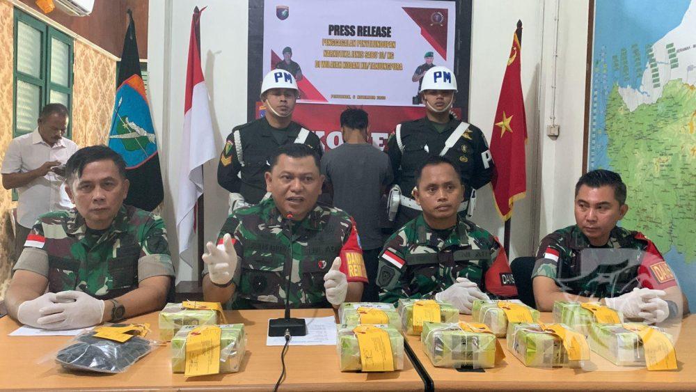 Danrem 121/Abw Brigjen TNI Luqman Arief selaku Dankolakops Rem 121/Abw menggelar Press Release terakait penggagalan narkoba jenis sabu seberat kurang lebih 10 Kg (dok, Ist)