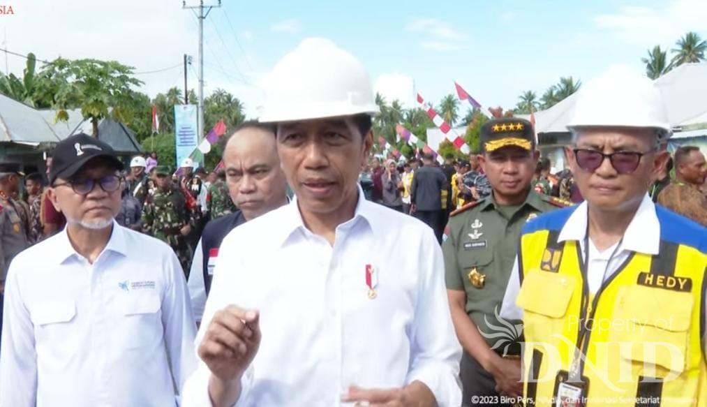 Panglima TNI Mendampingi Presiden RI Resmikan BTS 4G Dan Pemberian BLT ...