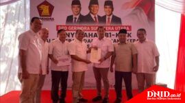 Ket foto : antonius ginting bersama komando tarigan saat menerima surat rekomendasi dari partai gerindra.(ist)