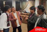 Ker foto : pasangan ABDY bakal calon bupati berbincang bersama ketua modramen Pdt Krismas Imanta Barus.(ius) 