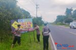Satlantas Polres Bangka Tengah Pasang Rambu di Jalan Rawan Kecelakaan
