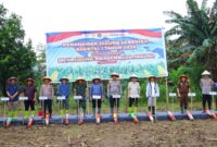 Kapolda Sulsel bersama Forkopimda Maros ikuti Penanaman Jagung Serentak Nasional di Maros. (Dok.Humas Polda Sulsel)